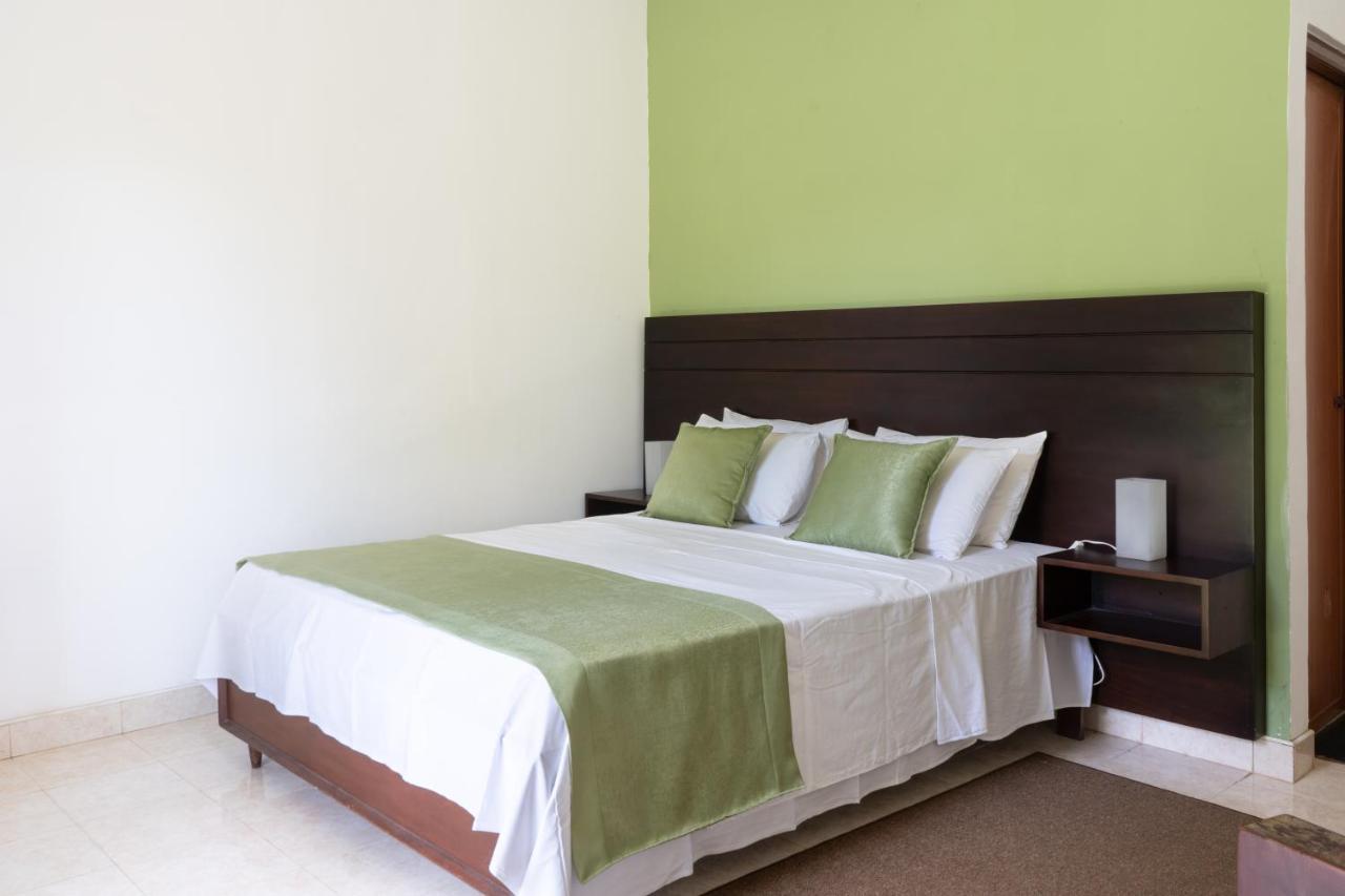 วิลลา ซารัคคุวา Hotel Pamunugama ภายนอก รูปภาพ